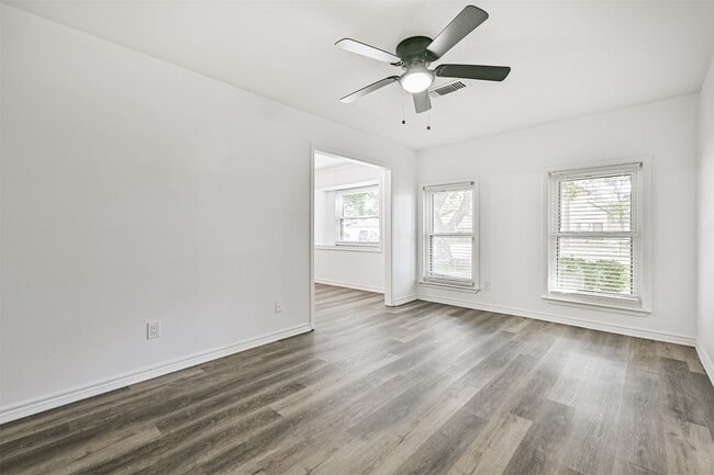 Building Photo - 212 E Castle Harbour Dr