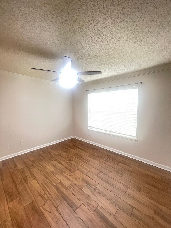 Building Photo - 2550 N Alafaya Trail