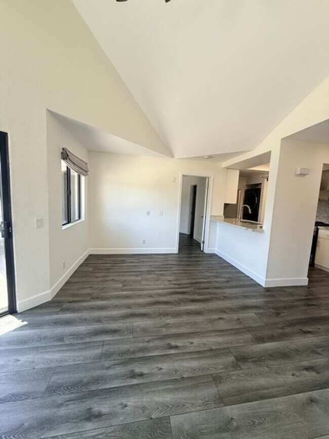 Building Photo - Fully updated condo in Spring Valley/ Rancho San Diego