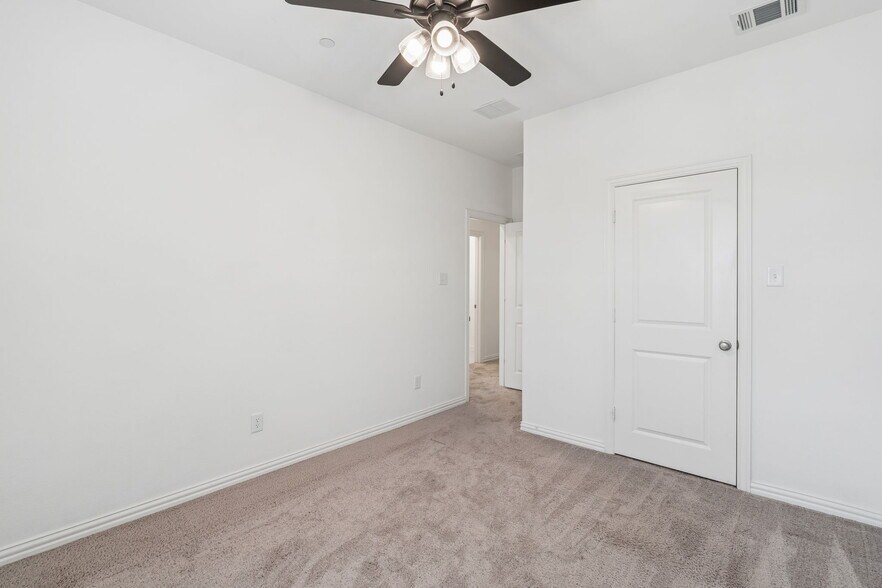 Building Photo - 2215 Adena Springs Dr