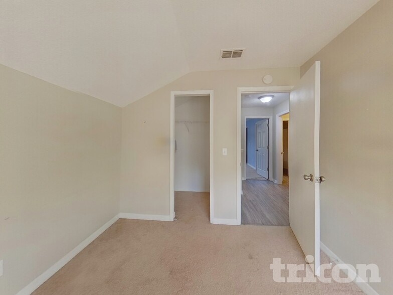 Building Photo - 1930 Bluets Ct