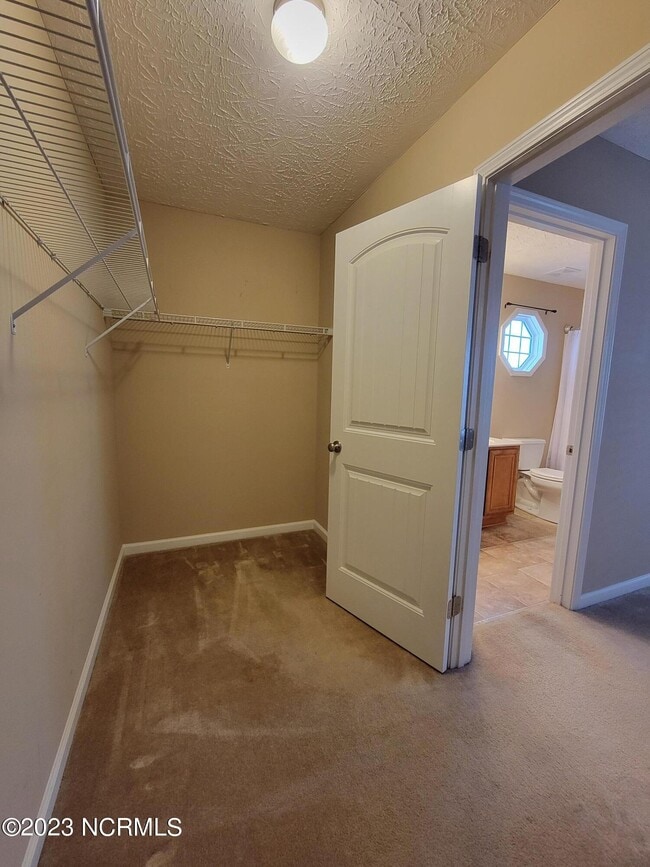 Building Photo - 416 Amaryllis Ln
