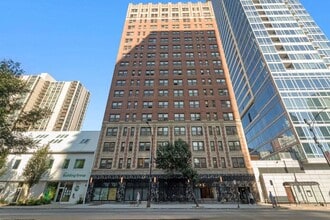 Building Photo - 1211 N La Salle Dr