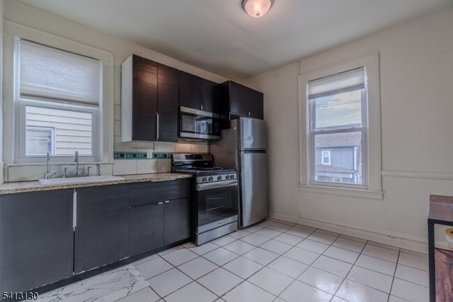 Building Photo - 172 Goldsmith Ave