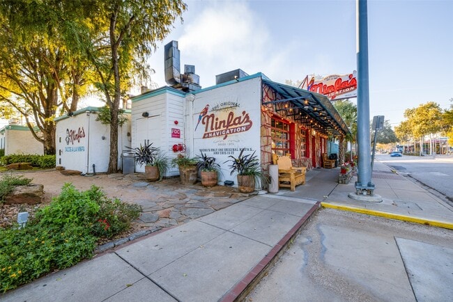 Building Photo - 412 N Nagle St