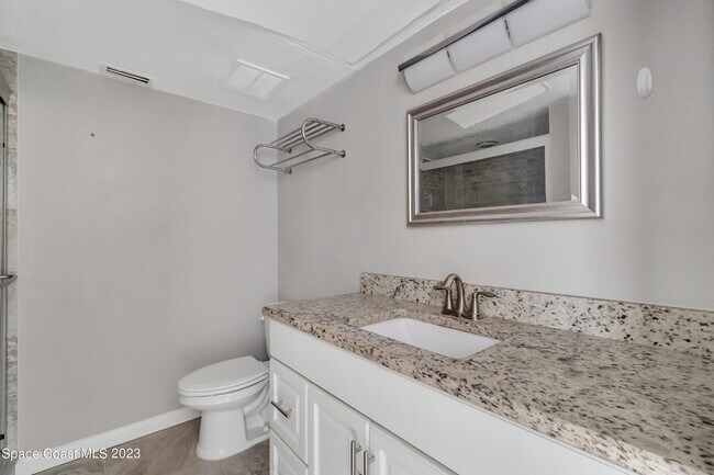 Building Photo - 1801 Island Club Dr