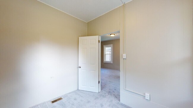 Building Photo - Cudell neighborhood - 2 bedroom/1 bathroom, Single Family Home