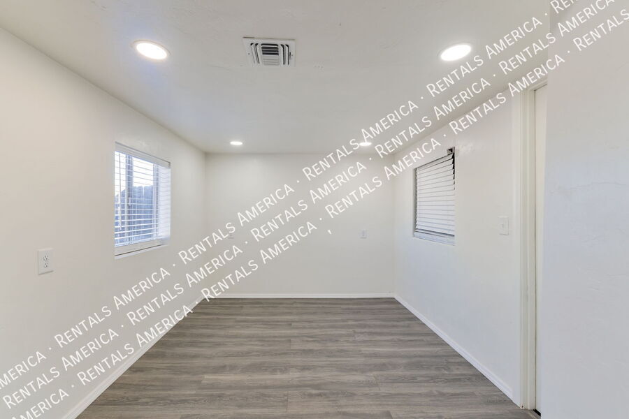 Building Photo - 5162 S 6th Ave