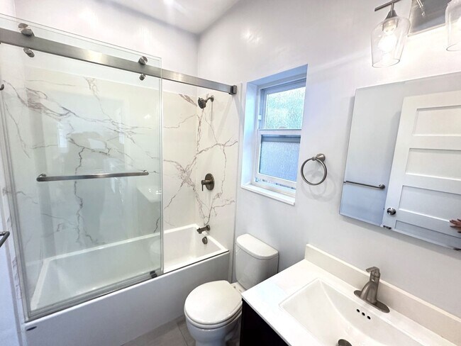 Building Photo - 1439