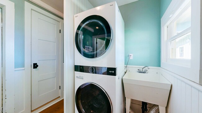 Building Photo - Country Charm Meets Vineyard Views! Two Bedroom Two bath with room to relax!