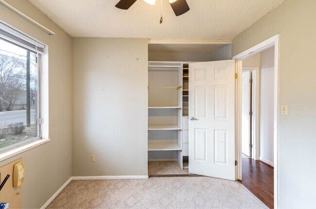 Building Photo - 3217-D 1/2 D 1/2 Rd