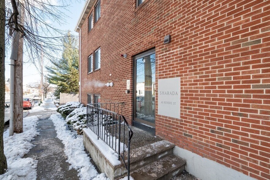 Primary Photo - 42 River St