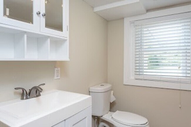 Building Photo - 2615 W Main St