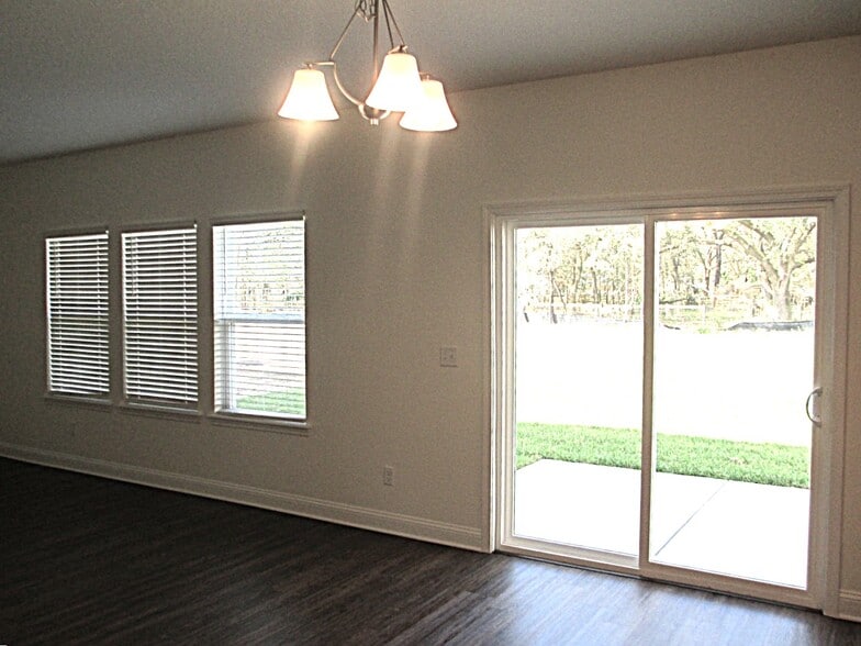 Building Photo - 901 Sunny Stroll Dr