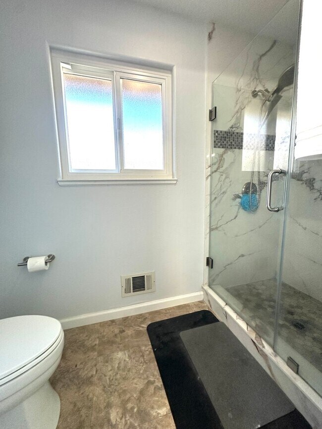 Building Photo - Beautiful 3-Bedroom Home with Open Floor Plan & Private Backyard