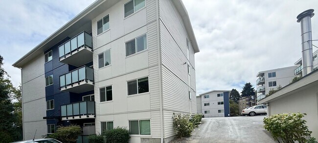 Building Photo - Windy Hills Condominium - Magnolia
