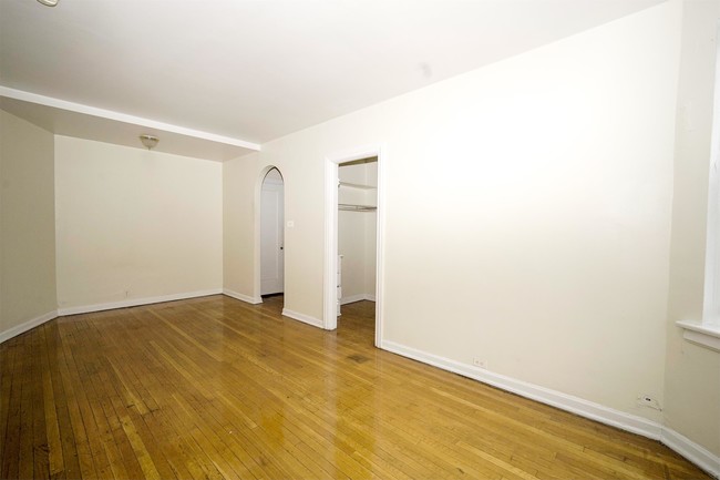 Building Photo - 1347 W Estes Ave