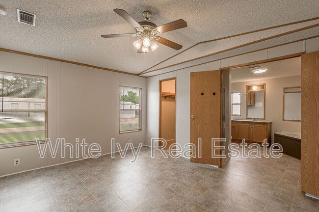 Building Photo - 1345 FM 405
