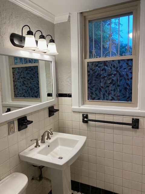 Building Photo - 209 43rd St S