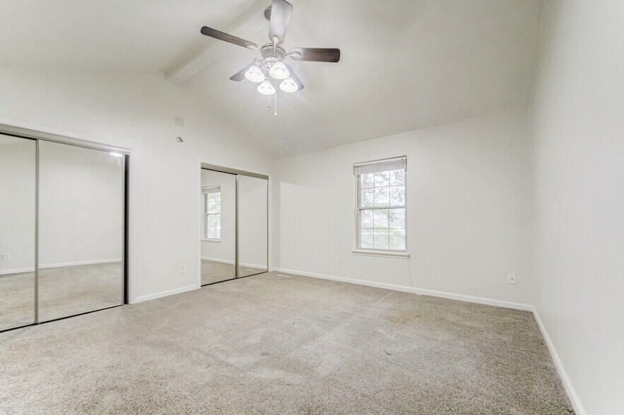 Building Photo - 250 Sanders Ferry Rd