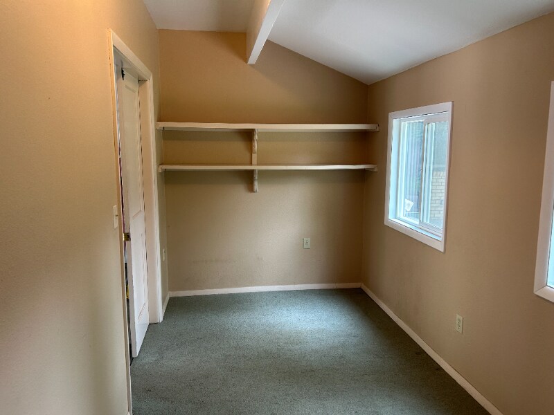 Building Photo - 2620 Lloyd Cir