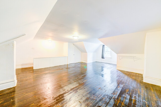 Building Photo - 103 Harwood St