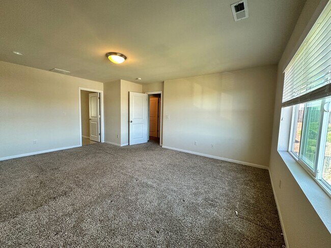 Building Photo - 2687 NW Beehollow Ln
