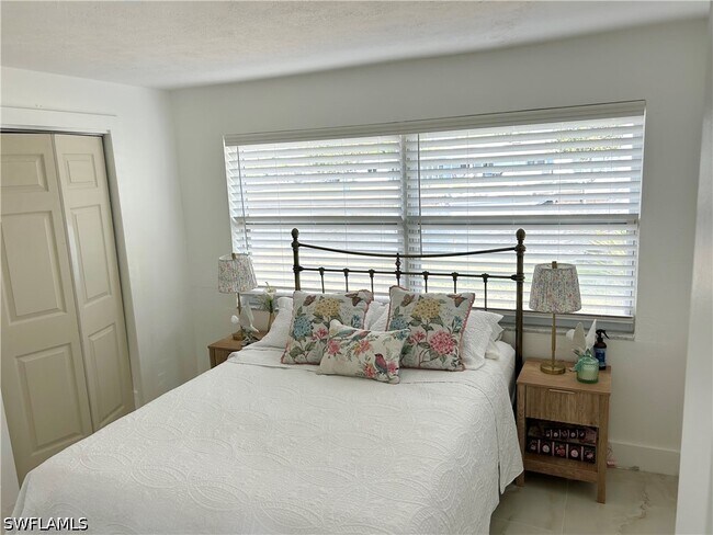 Building Photo - 337 Shore Dr