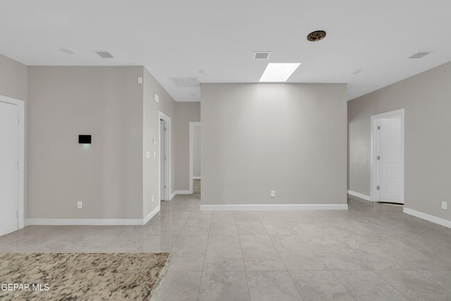 Building Photo - 815 TS Daniel Cadena Dr