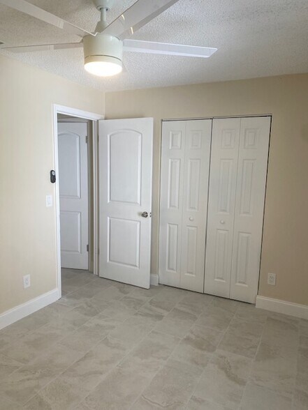 Building Photo - 2314 Fern Palm Dr