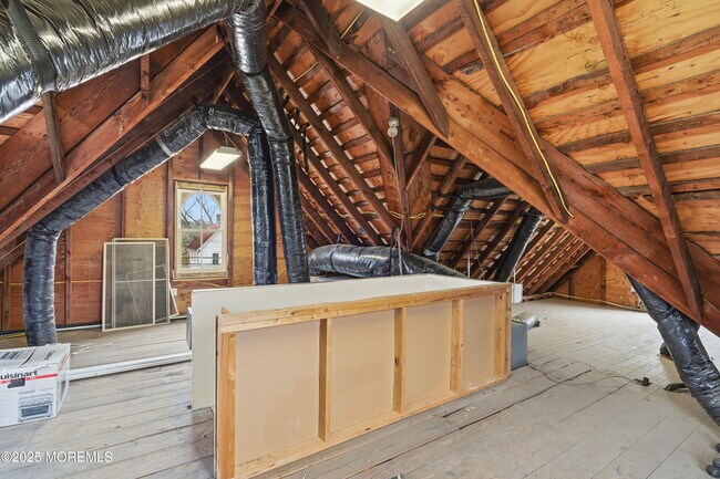 Building Photo - 400 S Main St