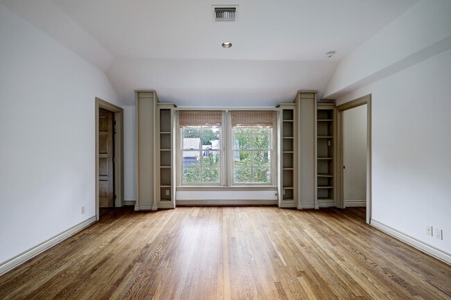 Building Photo - 3020 San Felipe St