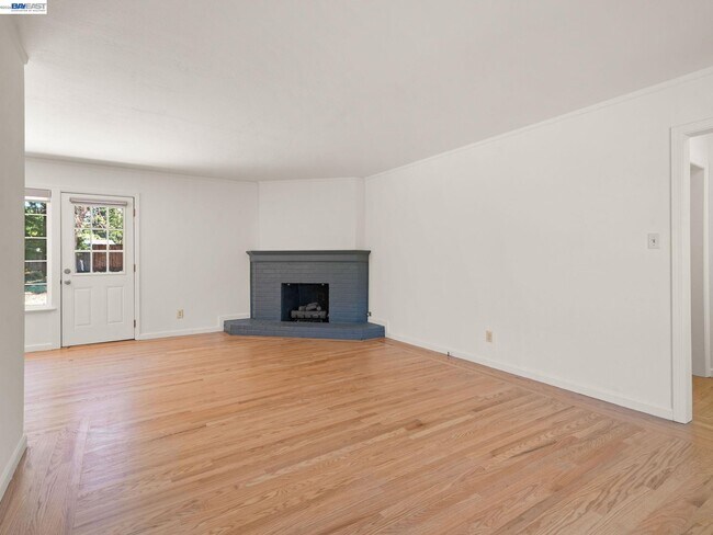 Building Photo - 72 Orchard Ct