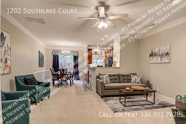 Building Photo - 1202 Southlake Ct