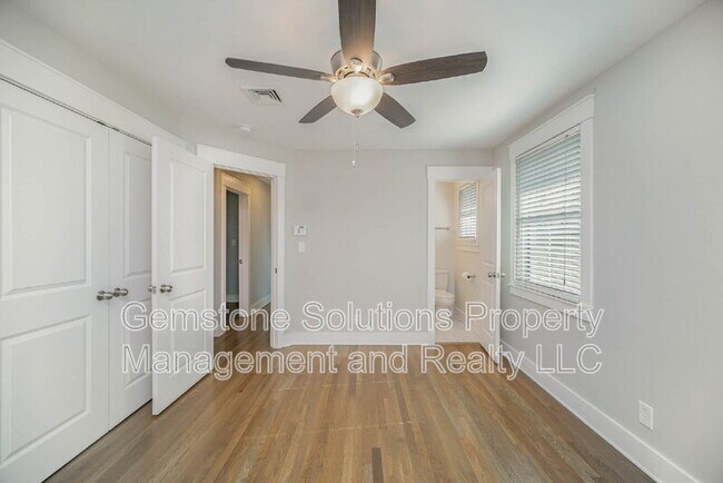 Building Photo - 413 Lynn Dr