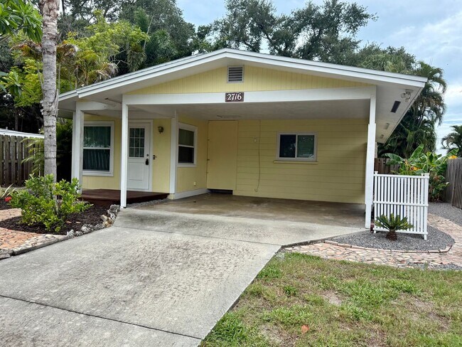 Building Photo - 2716 Blossom Dr