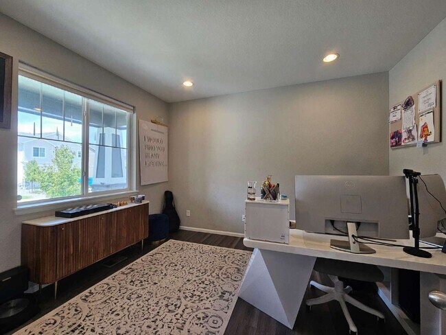Building Photo - 5186 Ditmars Ln