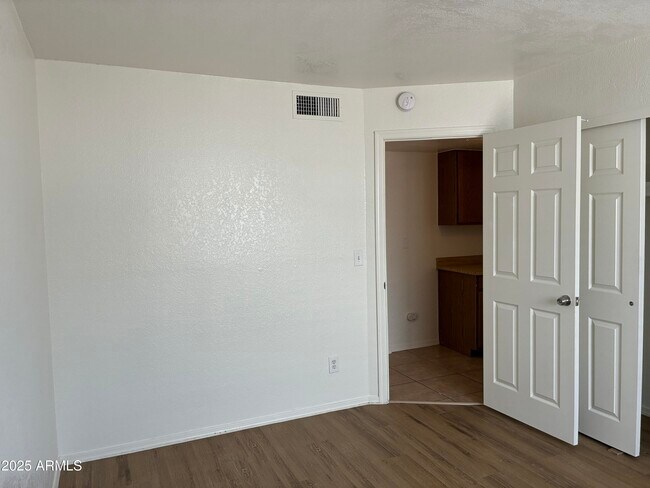 Building Photo - 11014 N 65th Ave