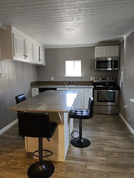 Building Photo - 512 Irby Ln
