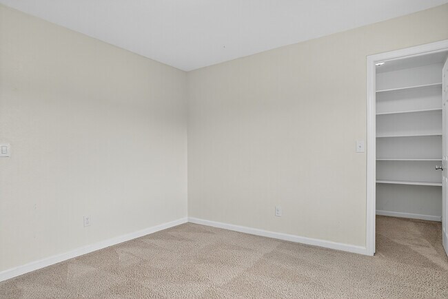 Building Photo - 401 Kahler Ct