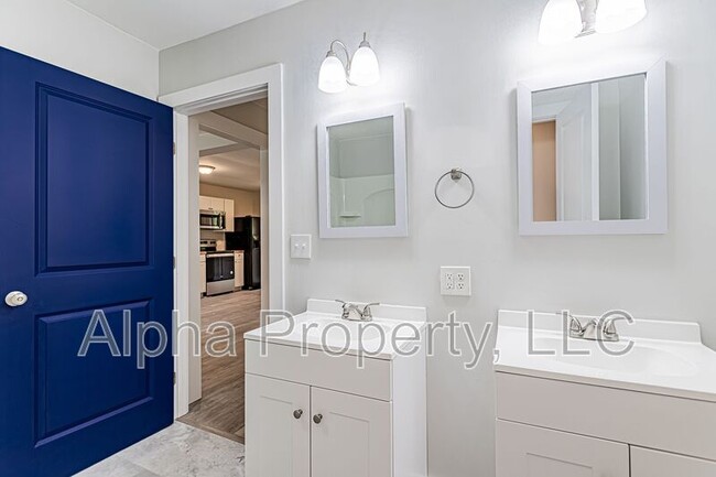 Building Photo - 741 Anderson Dr