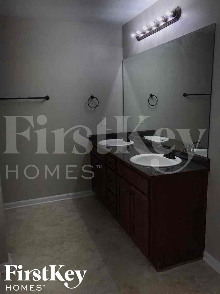 Building Photo - 260 Village Broad St