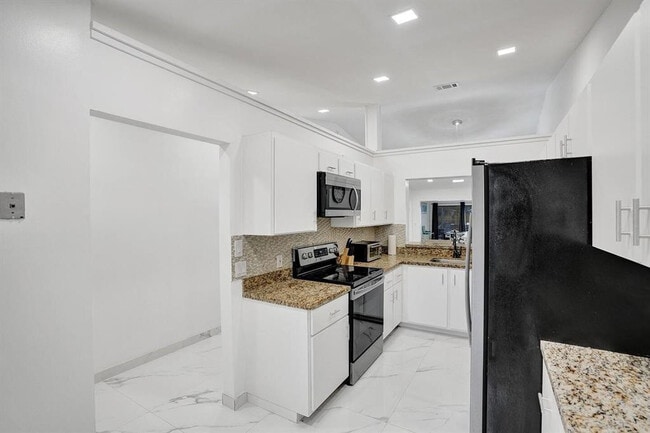 Building Photo - 5434 SW 25th Ave