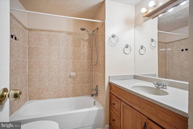 Building Photo - 9404 Mirror Pond Dr