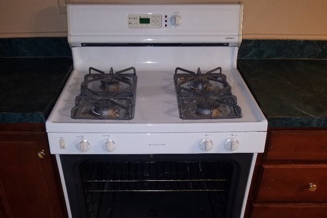 gas range - 1837 Zarker St