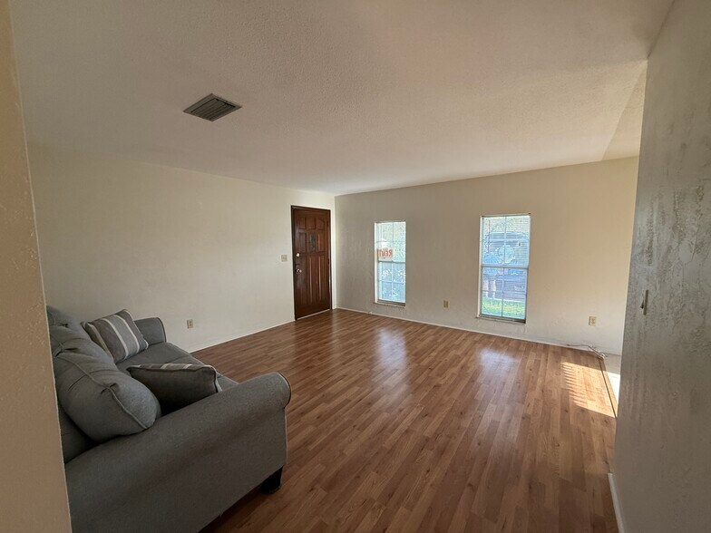 Building Photo - 18 Dogwood Trl