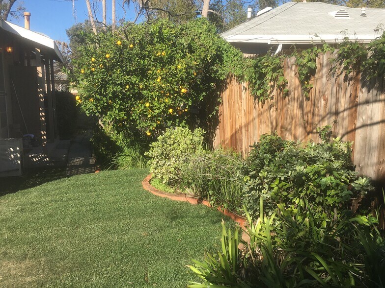 Gardening Svc. Included - 14656 Morrison St