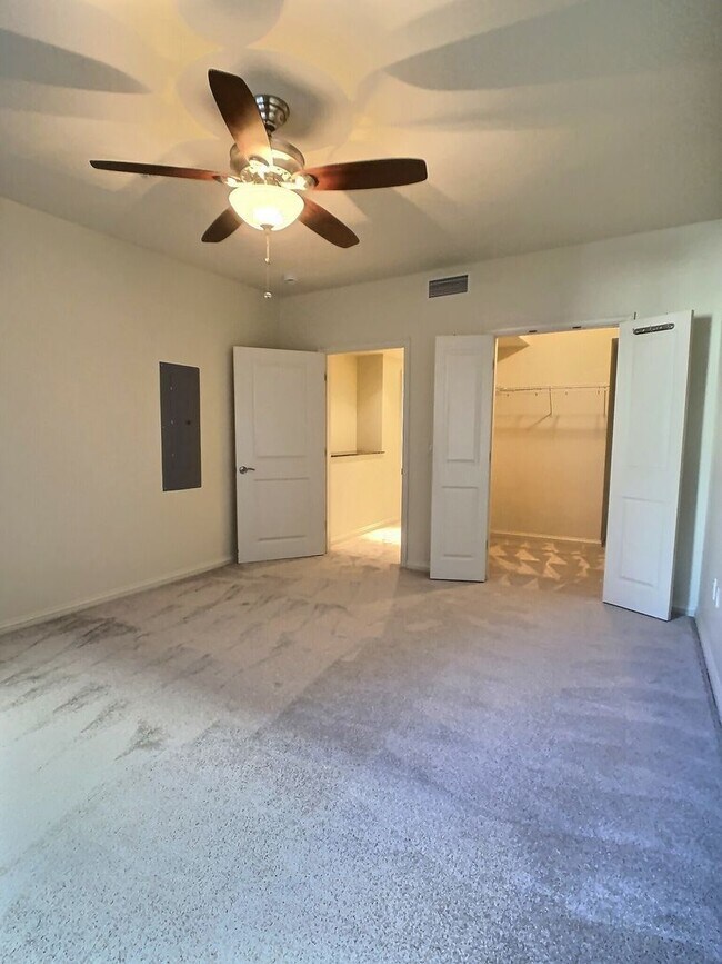 Building Photo - Huge 2 Bedroom/2 Bath Condo with Storage in Downtown San Jose