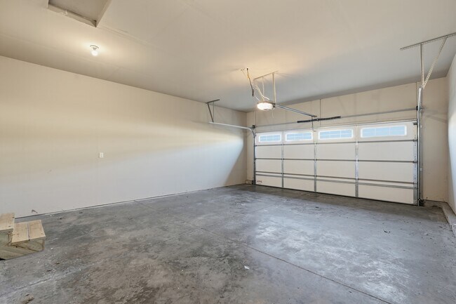 Building Photo - 720 Creekside Dr