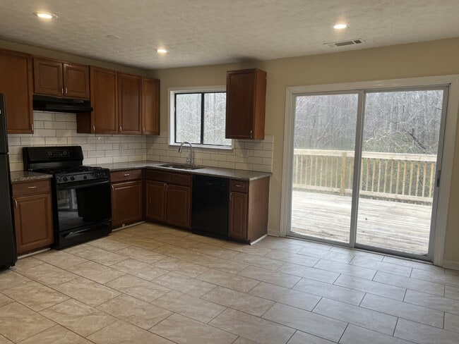 Building Photo - 853 Hemingway Rd